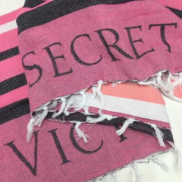 103 - Throw Beach Blanket/Towel Victoria’s Secret - Picture 8 of 13